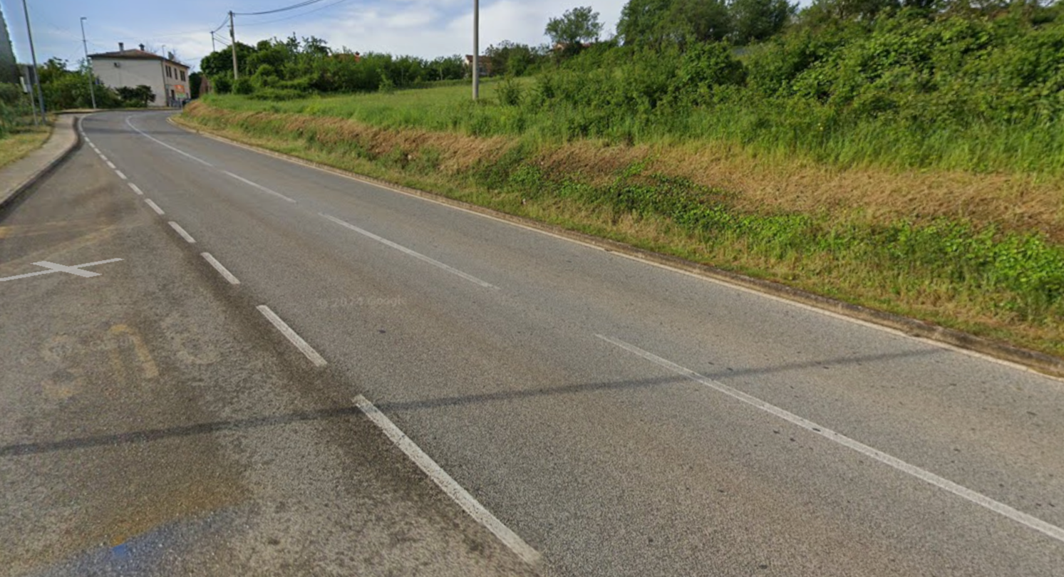 Zabila se u stablo u Istri usred dana. Napuhala 2.18 promila