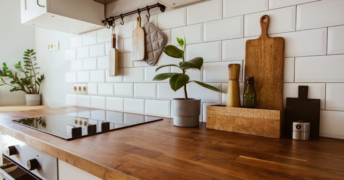 Drvo vlada kuhinjama, a s ovim bojama izgleda savršeno