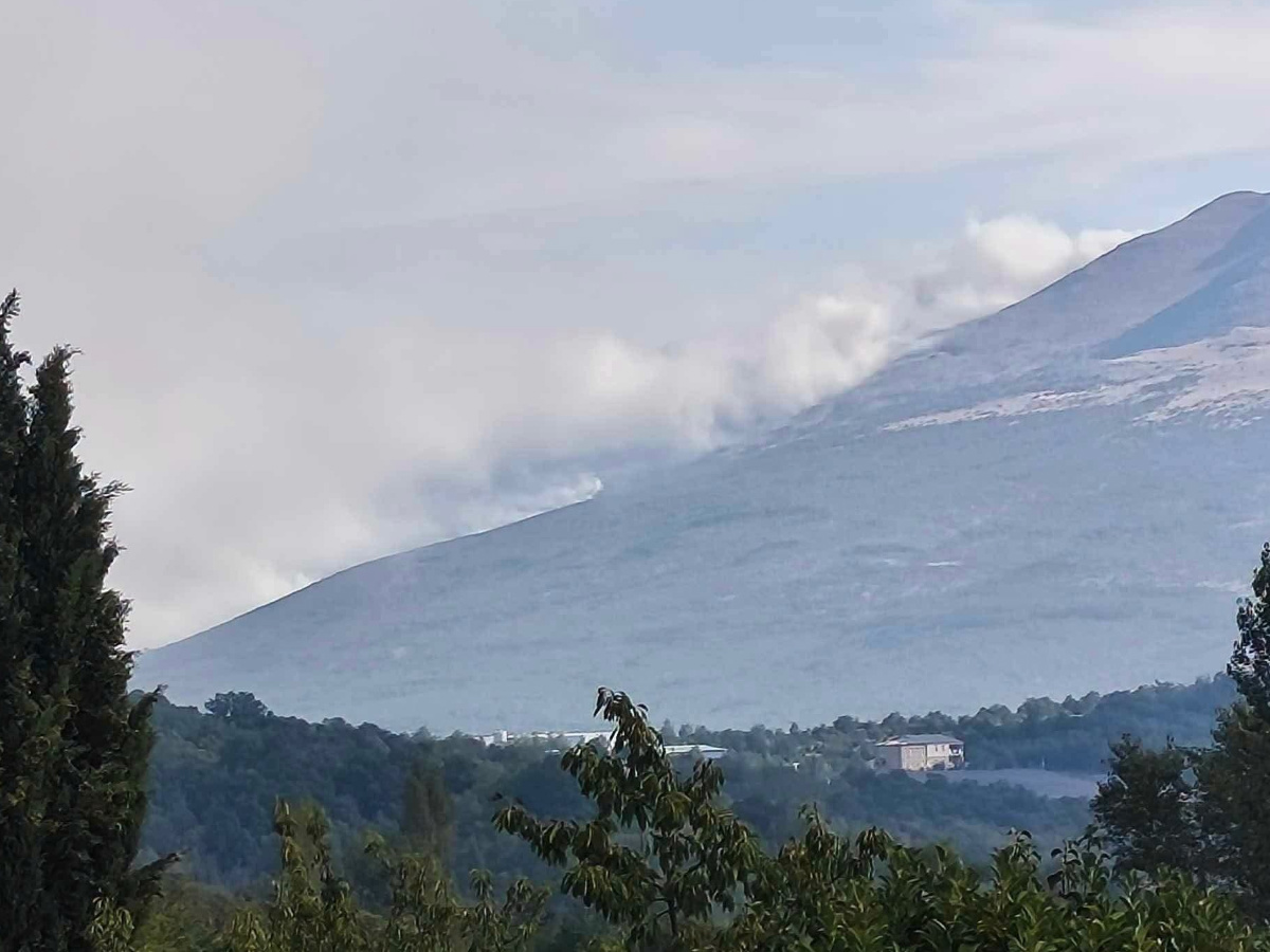 Na Dinari i dalje gori, gase ga kanaderi i Air Tractori