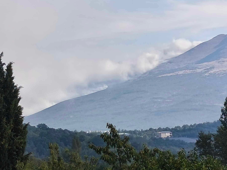 Na Dinari i dalje gori, gase ga kanaderi i Air Tractori