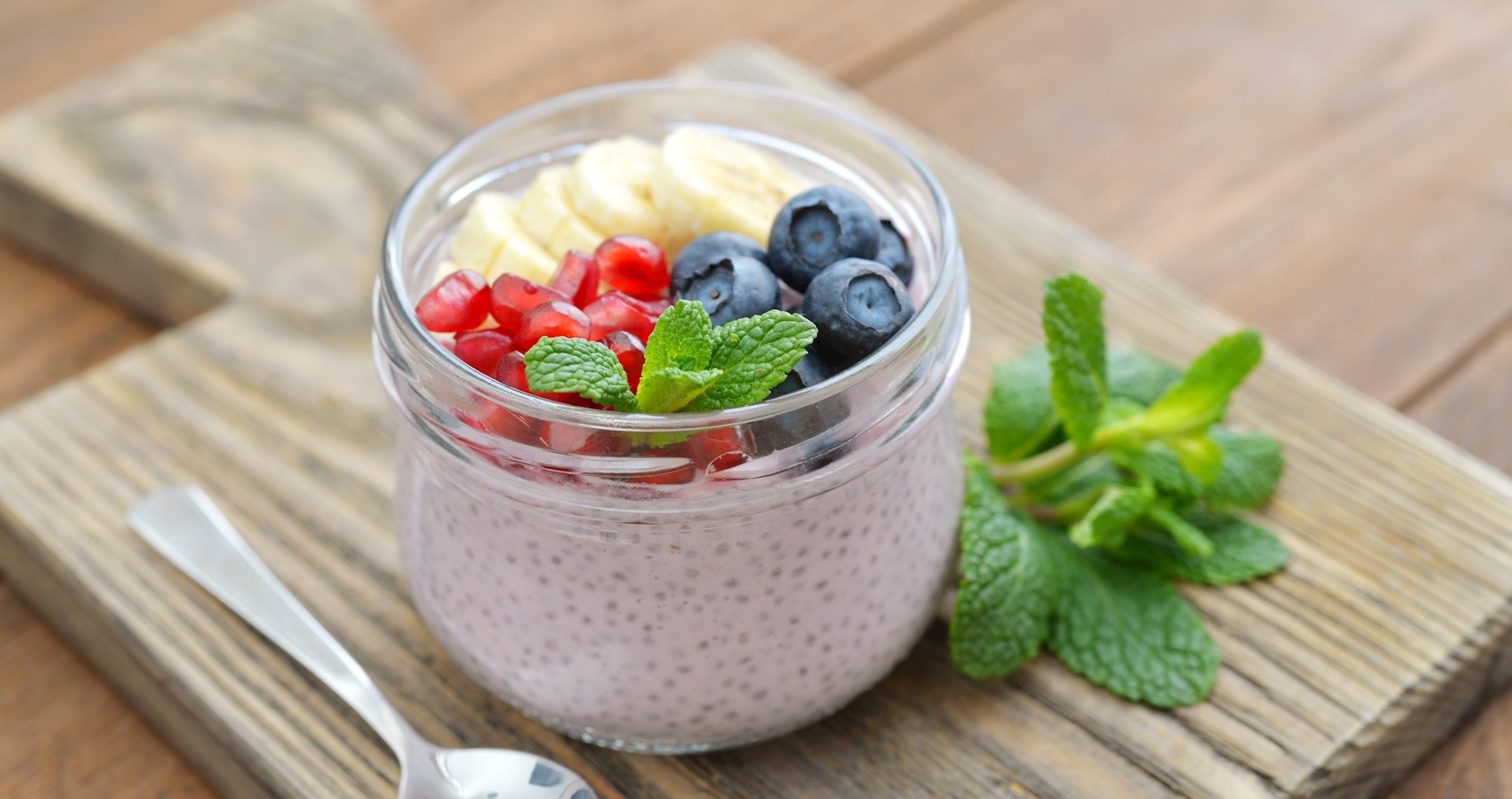 Chia puding sa sezonskim voćem je top doručak: Imamo tri recepta