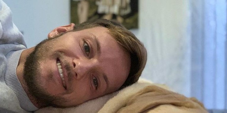 Rakitić iznenadio fanove fotkom s najboljim prijateljem: "Moj jastuk"