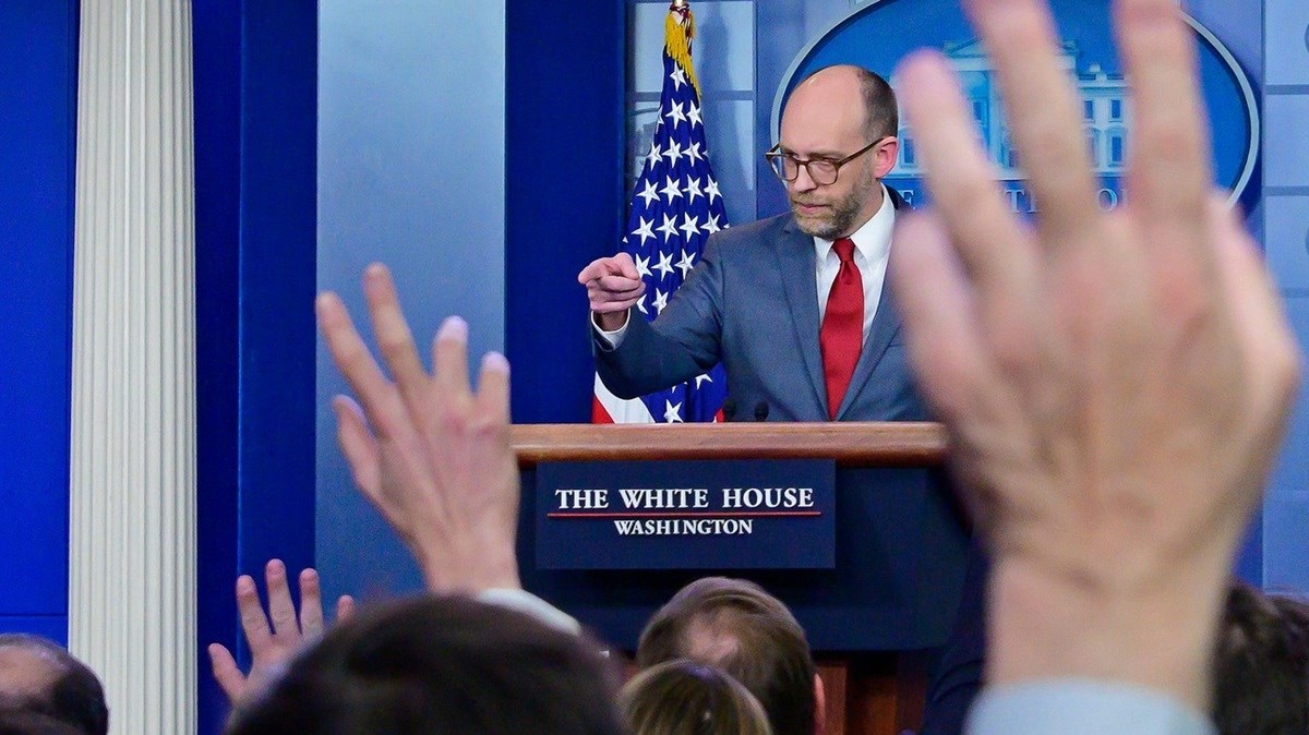 Bio je bliski Trumpov čovjek. Danas vodi MAGA-u i ima zastrašujuće planove