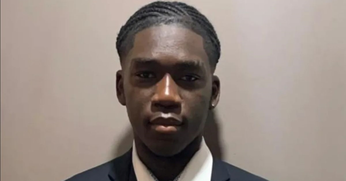 Britanski tinejdžer bio u zatvoru u Dubaiju zbog odnosa s djevojkom (17). Pušten je