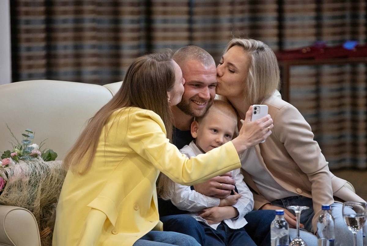 Pogledajte snimku susreta pet branitelja Mariupolja sa svojim obiteljima