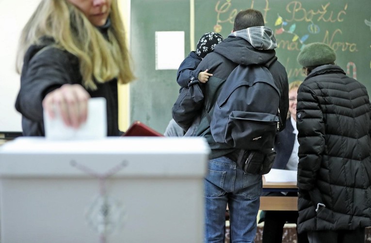 Ljudima prijetili ako ne glasaju za Kolindu, svećenik nagovarao birače...