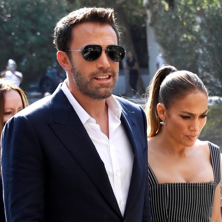 Ben Affleck i Jennifer Lopez u problemima zbog prodaje svoje vile od 68 mil. dolara