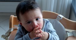 Kako objasniti djetetu da prestane stavljati ruke u usta i dodirivati lice