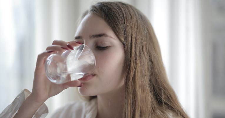 Je li gazirana voda opasna za zdravlje? Odgovor liječnika mogao bi vas iznenaditi