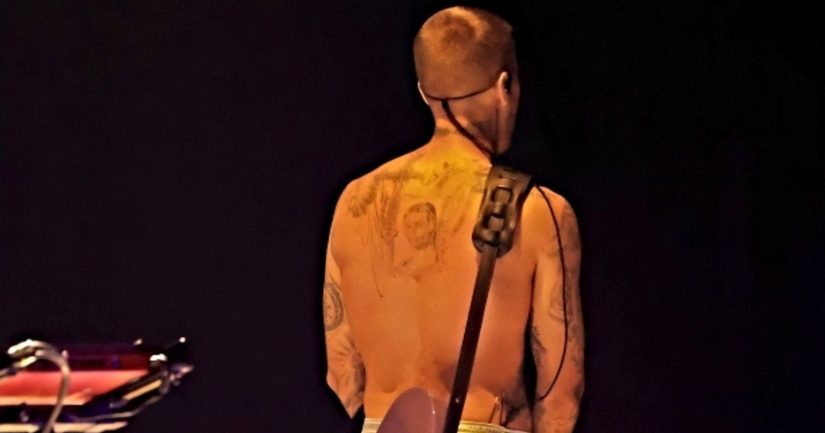 Justin Bieber izazvao raspravu na Grammyjima. Što ima istetovirano na leđima?