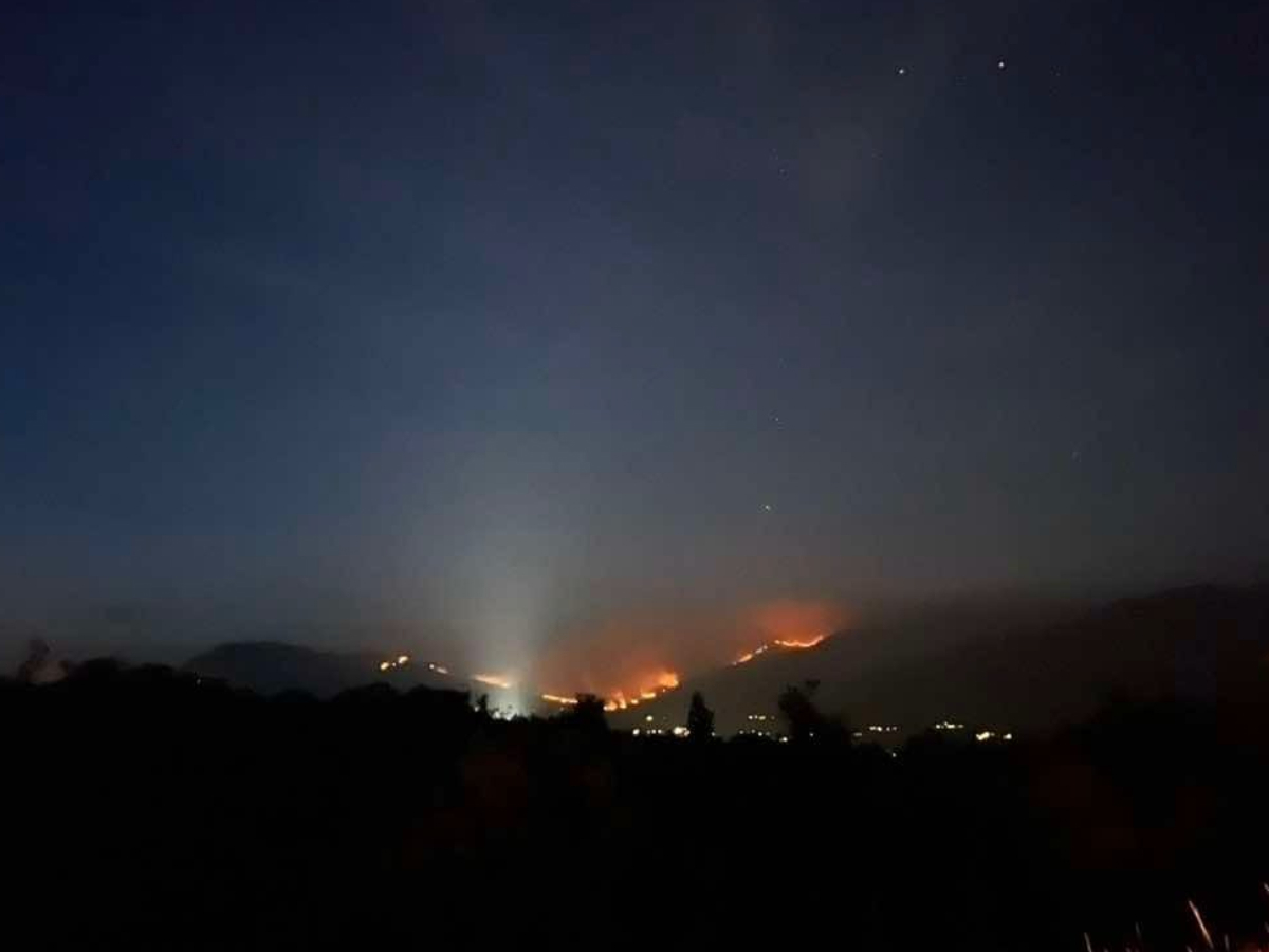 VIDEO Na Dinari i dalje gori, ozlijeđen vatrogasac