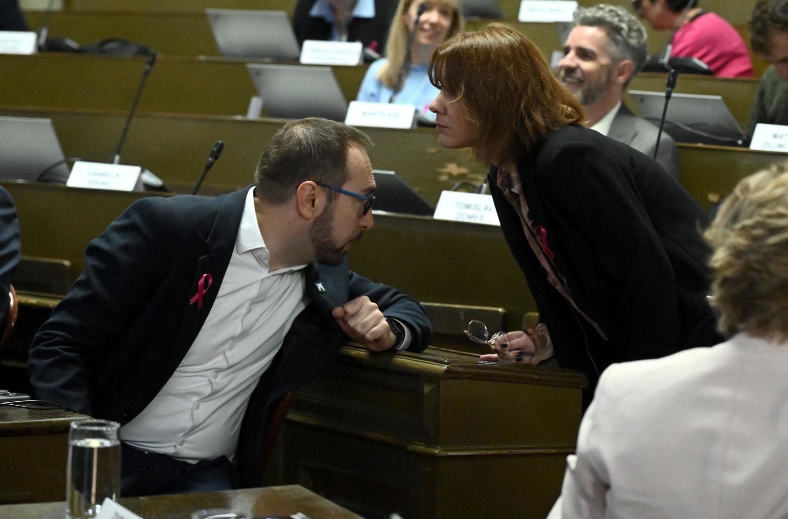 Uhljebljuju Možemovku na plaću od 3600 eura. Izbila žestoka rasprava