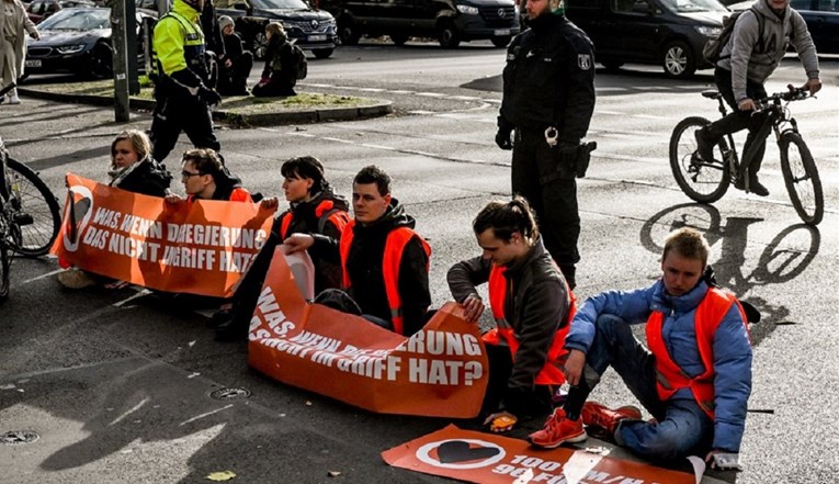 Klimatski aktivisti blokirali Berlin, neki se tuku s vozačima