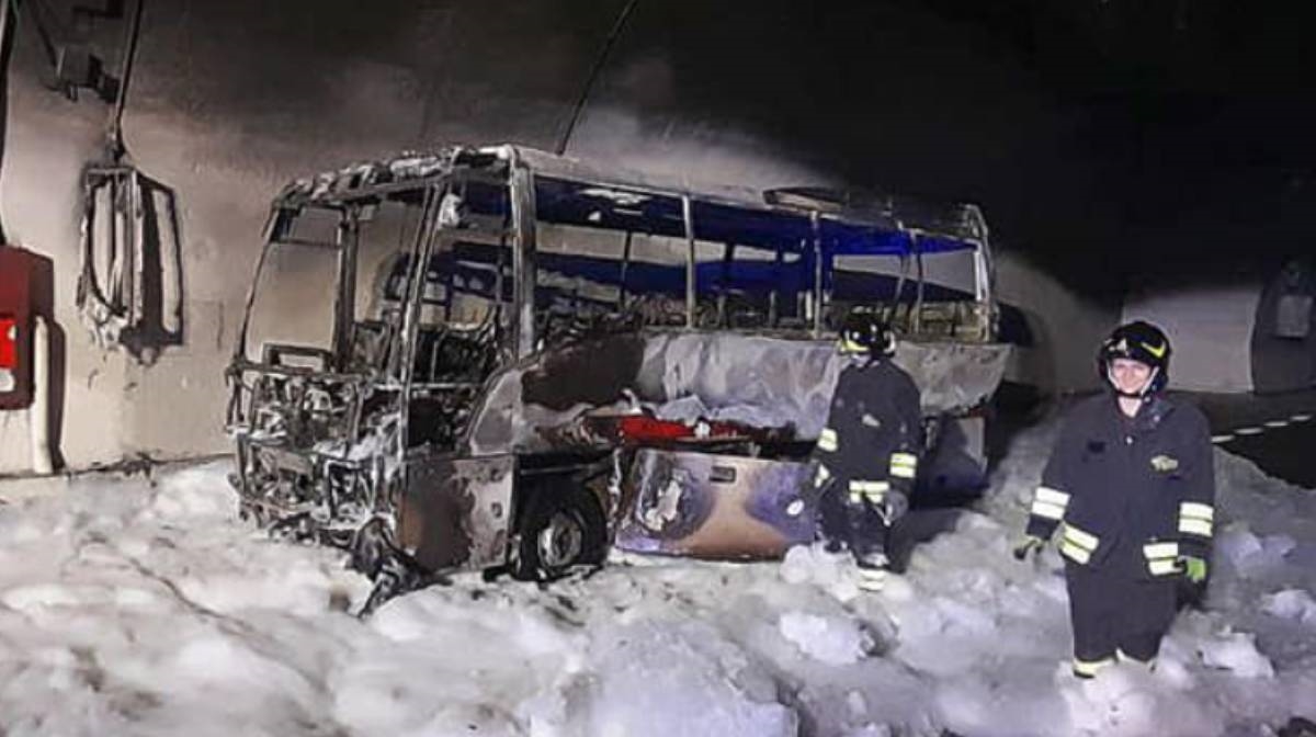 Vozač u Italiji spasio 25-ero djece iz gorućeg autobusa