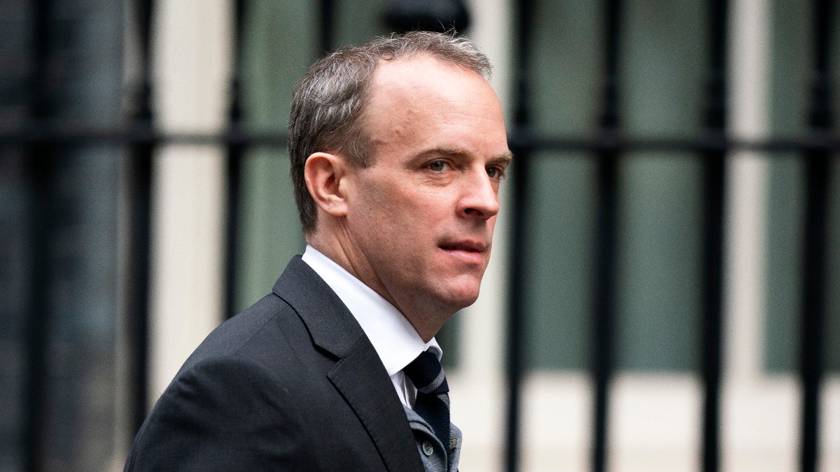 Tko je Dominic Raab, čovjek koji će mijenjati Johnsona dok je na liječenju?