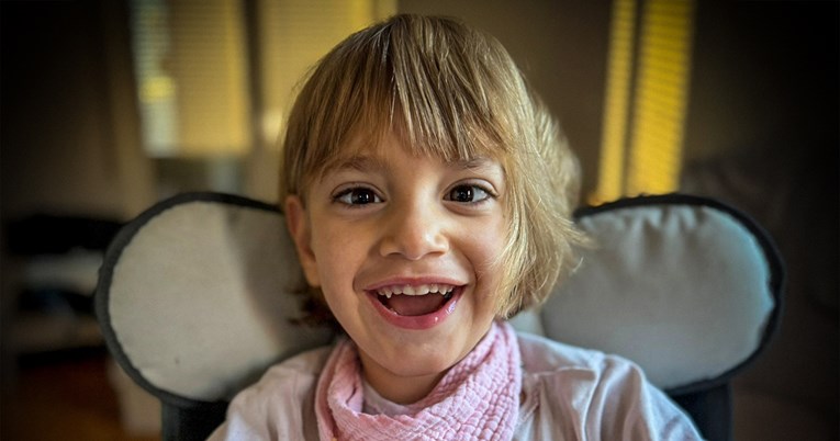 Obitelj prikuplja 50.000€ za liječenje Rubi (5): "Puno bi značilo da može sjediti"