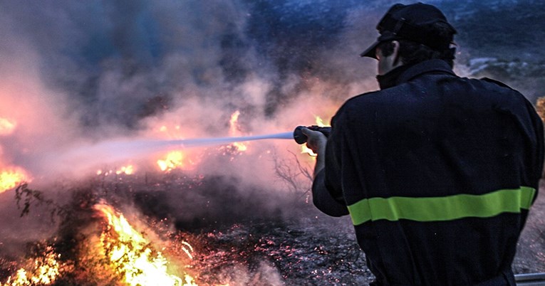 Planulo kod Kaštela, vatrogasci brzo uspjeli lokalizirati požar