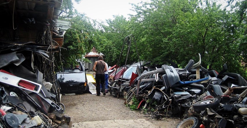 Držali oko 200 auta na polju kod Novog Vinodolskog. Oštetili su tlo i sad su kažnjeni