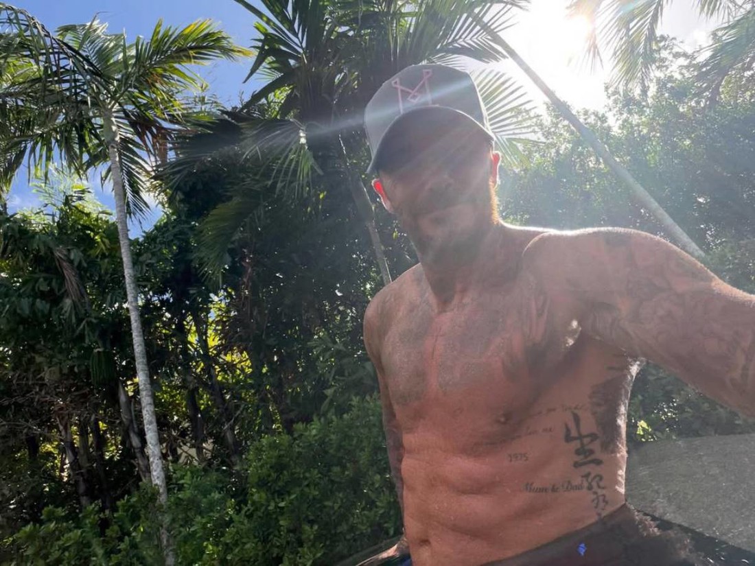 David Beckham pokazao trbušnjake i tetovaže, Victoria mu odmah komentirala fotku 