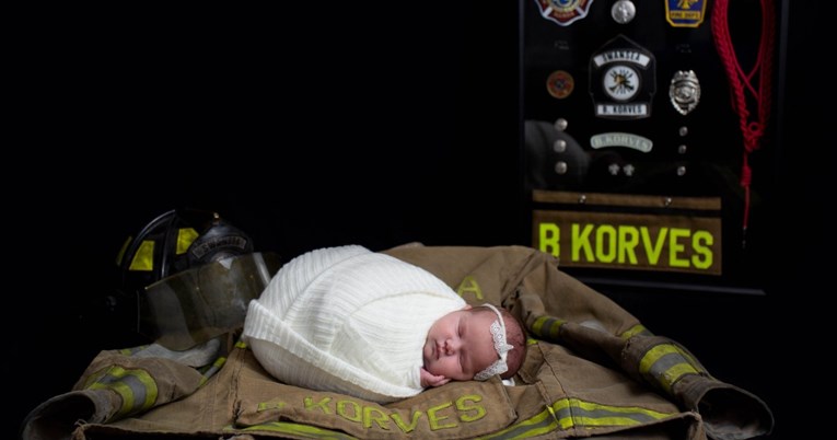Beba poginulog vatrogasca odala tati počast emotivnim fotografijama