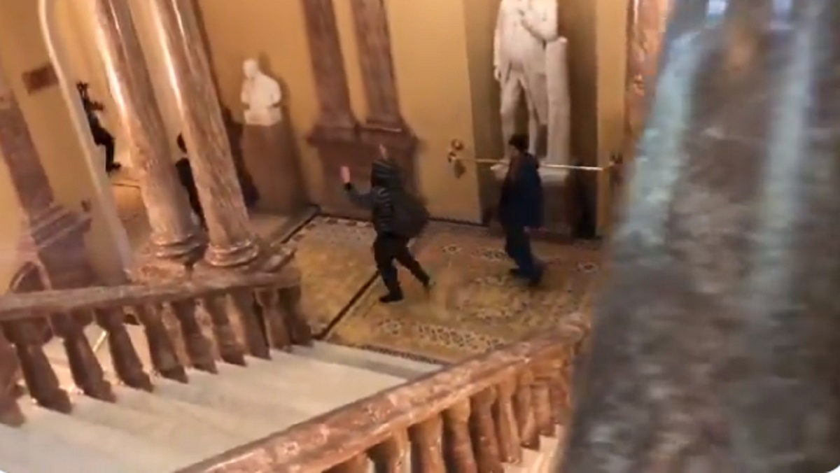 VIDEO Ovo je trenutak kad je Trumpova rulja upala u Kongres
