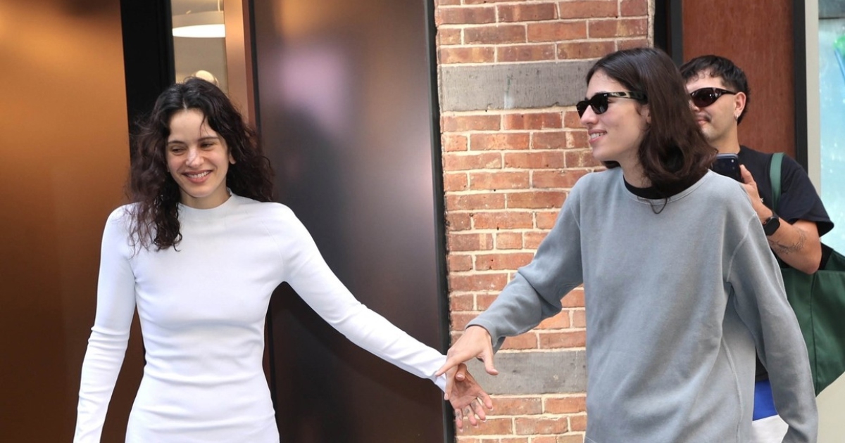Rosalia (33) i djevojka Loli Bahia (23) snimljene u romantičnoj šetnji New Yorkom