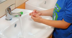 Roditelji bijesni: Zbog prečestog pranja našoj djeci su ruke crvene i krvave