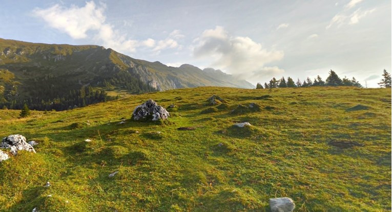 Hrvatski planinar umro u Sloveniji. Sjeo je i izgubio svijest, nisu ga mogli spasiti