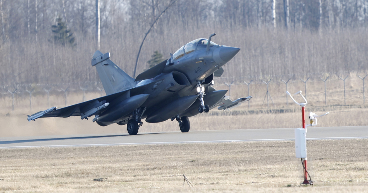 U članici NATO-a zatvorili aerodrom i digli borbene avione. Uletio im dron s istoka