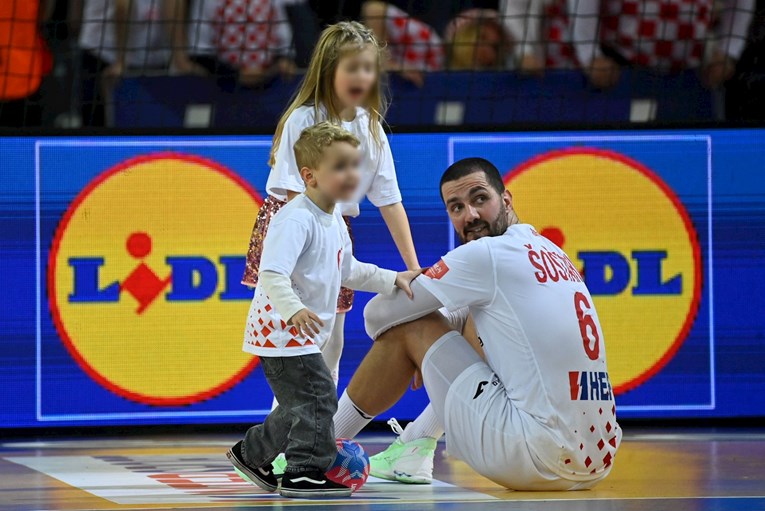 Djeca hrvatskih rukometaša potrčala očevima u zagrljaj nakon prolaska u finale SP-a