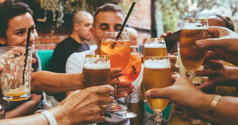 Kako alkohol utječe na tijelo s obzirom na dob