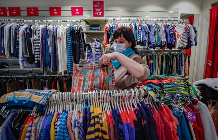 Proizvođači odjeće: Ne možemo se riješiti zaliha, svi kupuju samo pidžame