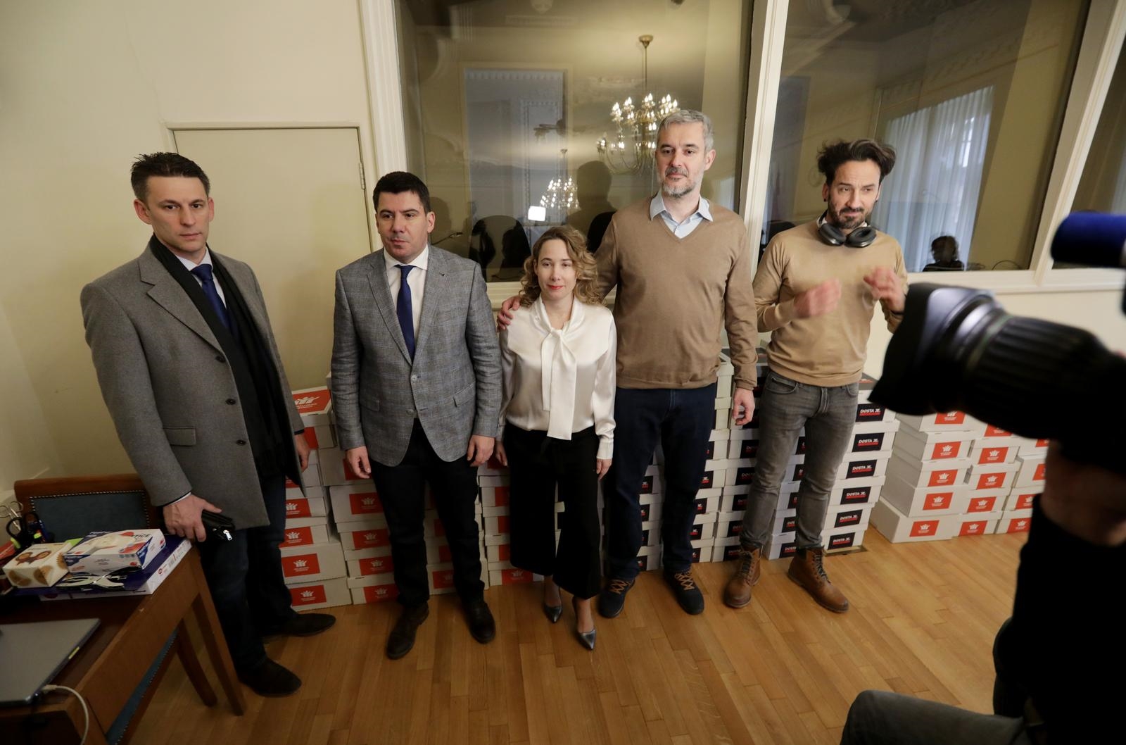 Grmoja: Prebrojeni su svi potpisi, imamo referendum!