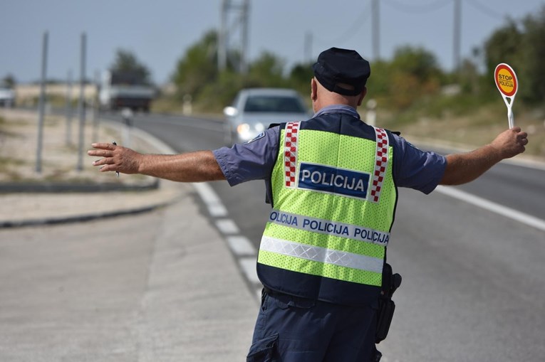 Objavljen vladin plan: Policajci više neće smjeti kazne u prometu naplaćivati u kešu