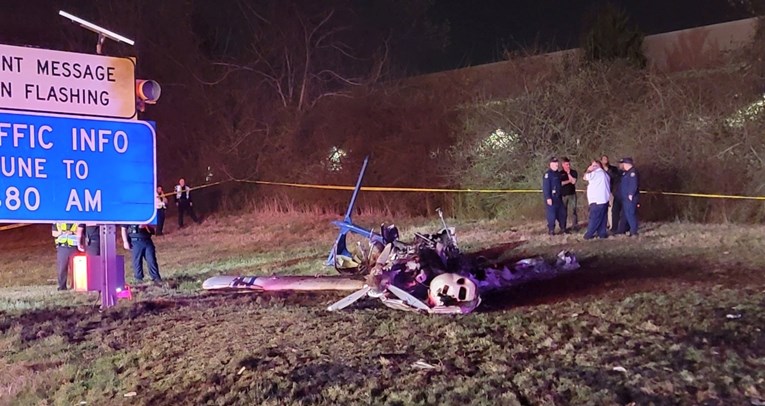 VIDEO Mali avion srušio se kraj autoceste u Nashvilleu, snimljen kako pada nad cestom