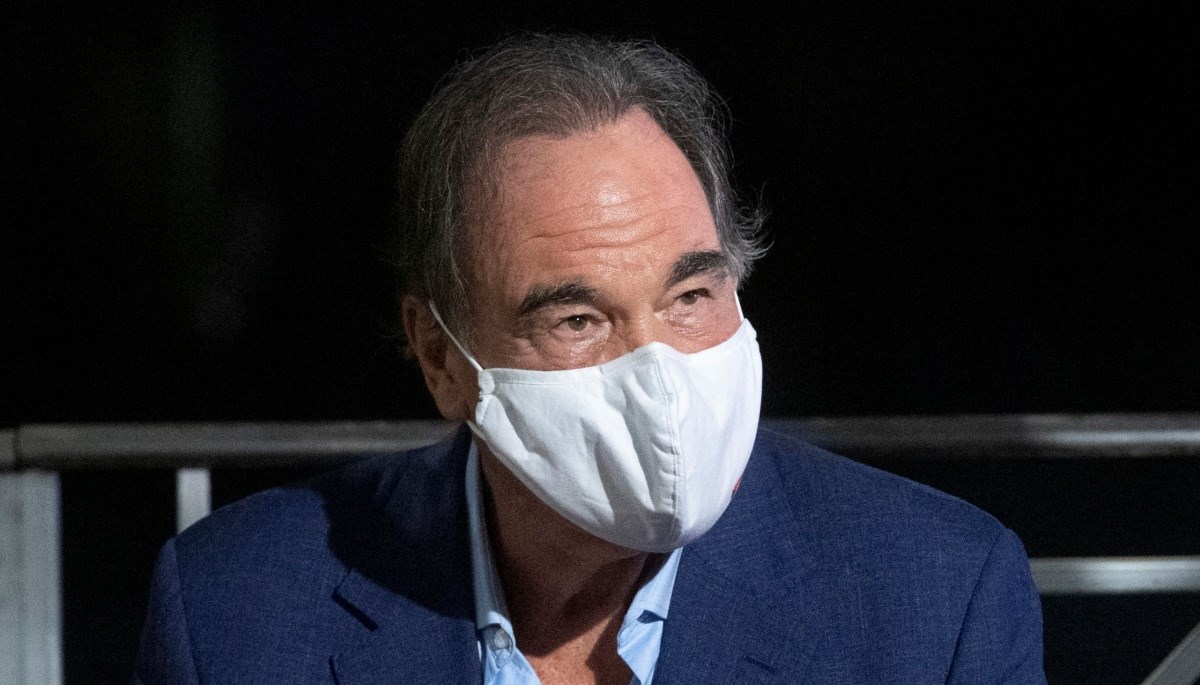 Oliver Stone objavio da se cijepio ruskim cjepivom protiv korone