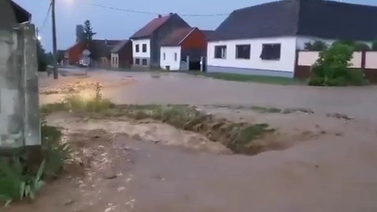 Jaka poplava u požeškom kraju, oglasila se i sirena za uzbunu: "Došlo je do kvara"