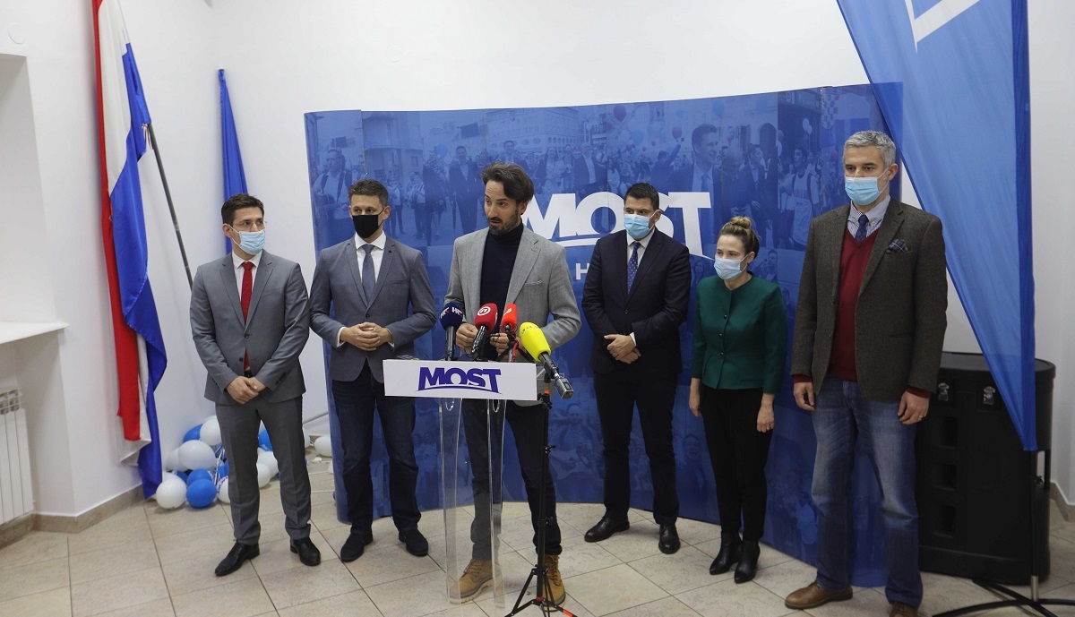 VIDEO Most održao presicu o referendumu zbog covid-potvrda: Želimo da odlučuje narod