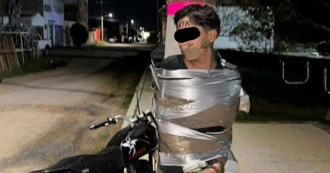 Meksički "Batman" lovi kradljivce motora i lijepi ih za stupove. Traži ga policija
