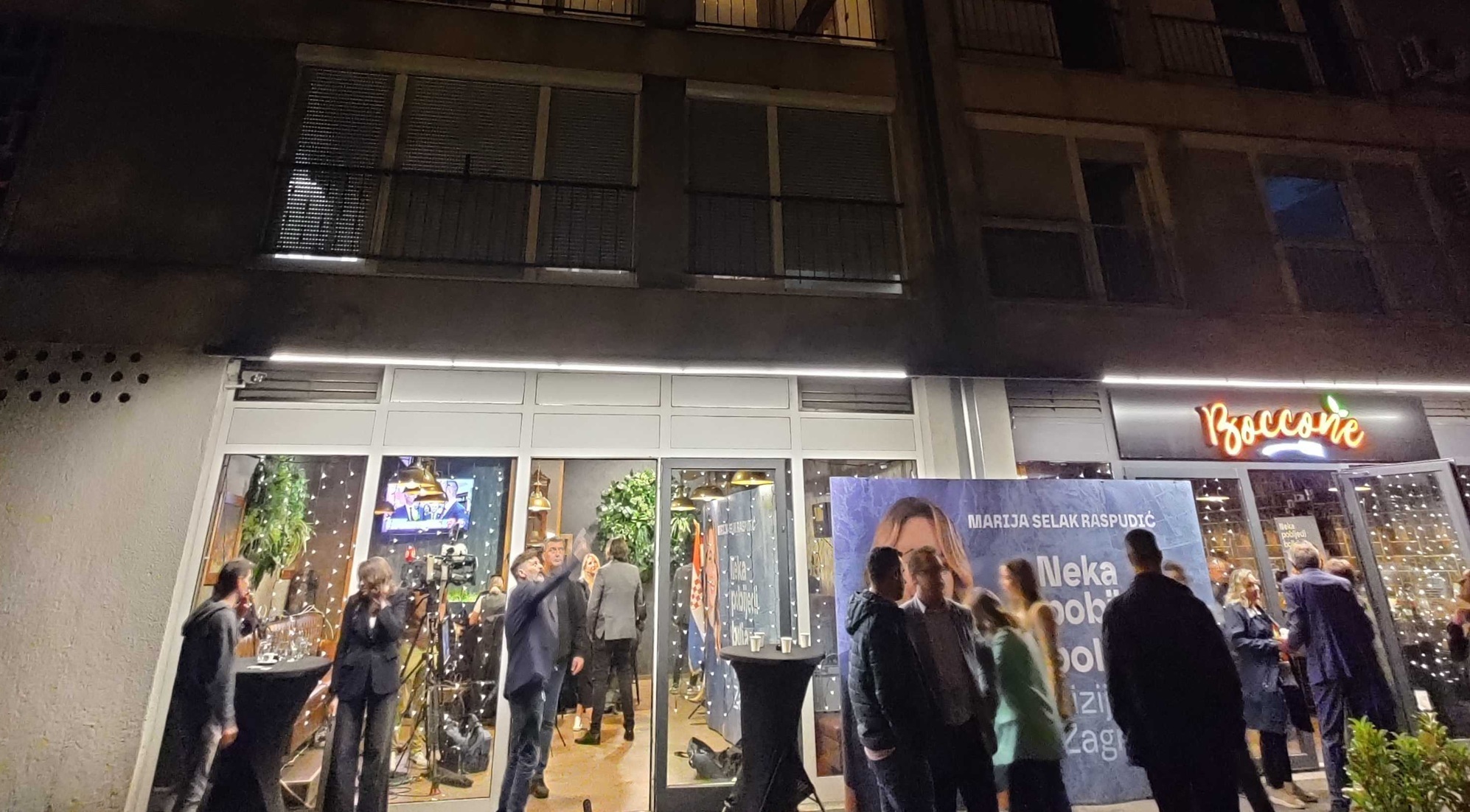 FOTO Netko je s prozora bacio vreću napunjenu vodom na stožer Marije Selak Raspudić