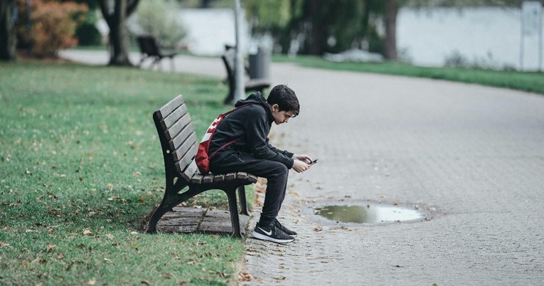 U Ujedinjenom Kraljevstvu žele zabraniti prodaju mobitela mlađima od 16 godina