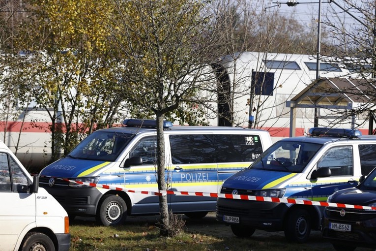 Mladić aktivirao eksploziv u vlaku u Njemčkoj, 12 ozlijeđenih. Uhićen je