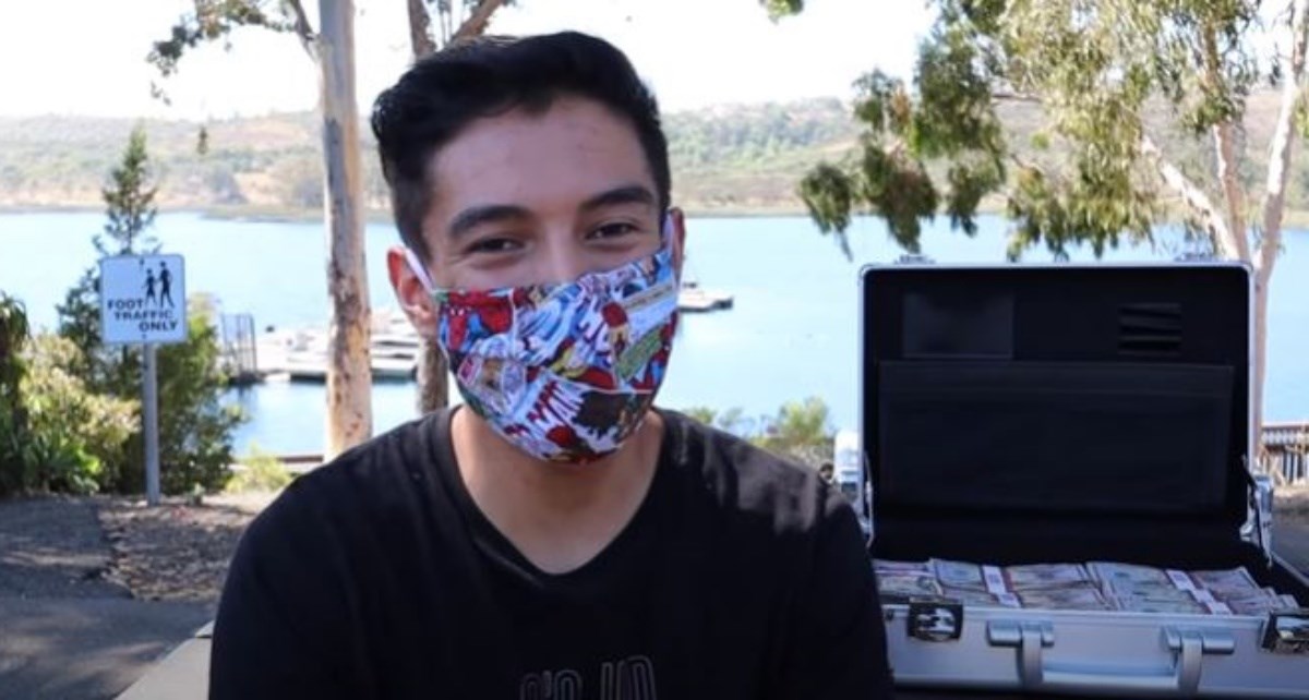 Žena bez maske koju je konobar odbio poslužiti traži pola njegovog novca, tužit će ga