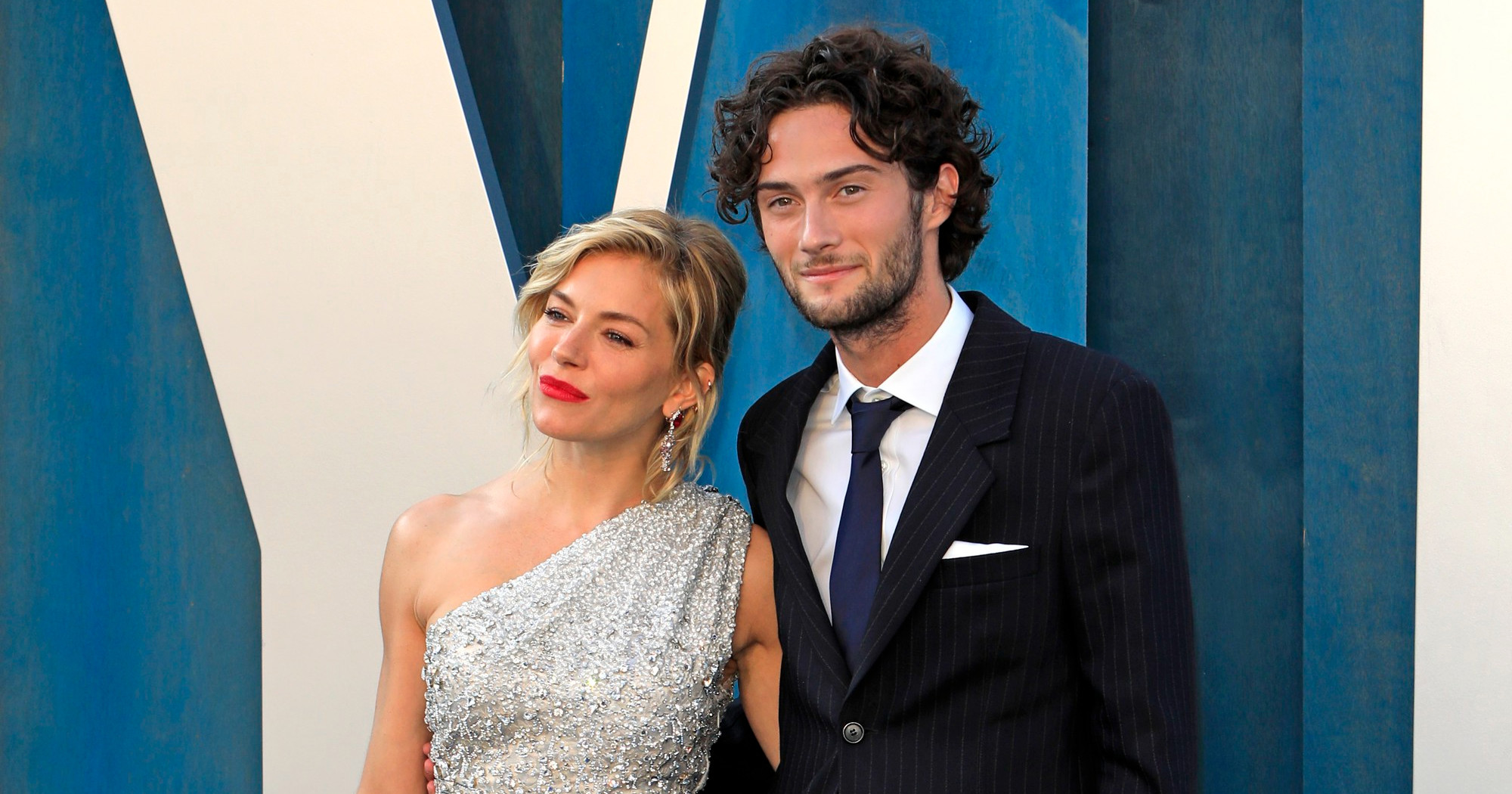 Sienna Miller (44) i Oli Green (29) zaručili se nakon rođenja djeteta