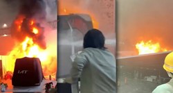 Izbio požar na salonu automobila u Kini