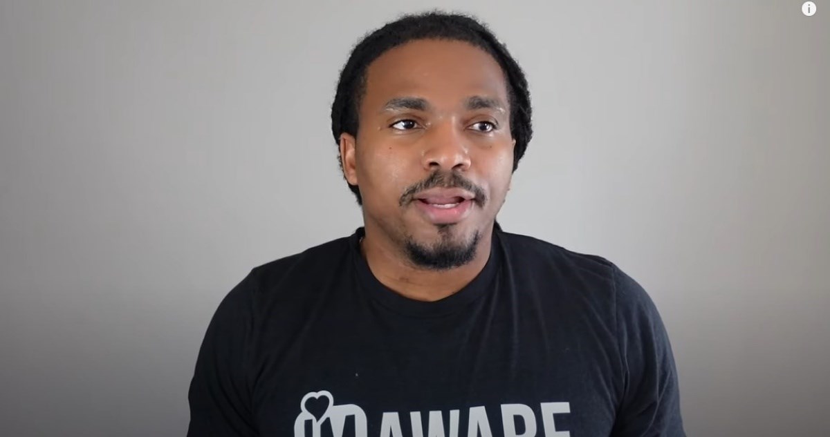 Ovaj tip ima dijagnosticiran NPD, svaki dan priča o životu iz perspektive narcisa