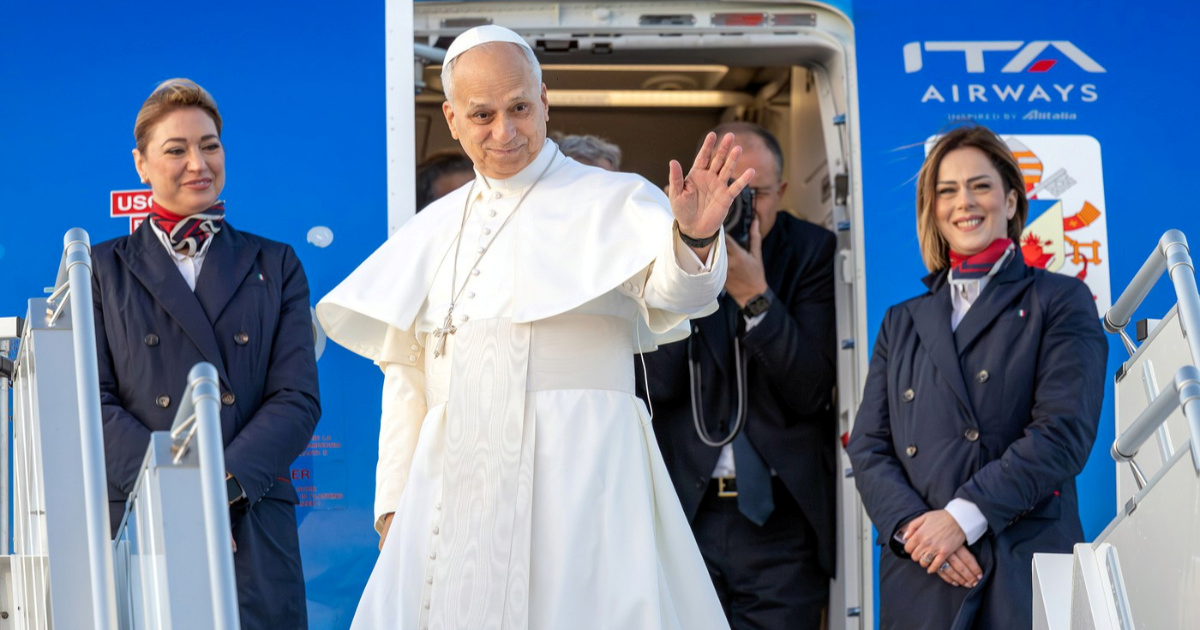 Papa Lav u zrakoplovu na Dan zahvalnosti dobio pite od bundeve