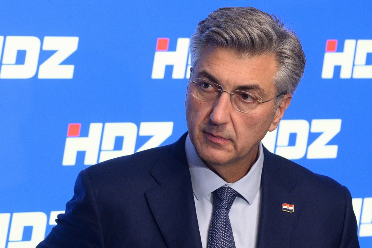 Plenković: Razmišljamo o dnevnom mijenjaju cijena goriva
