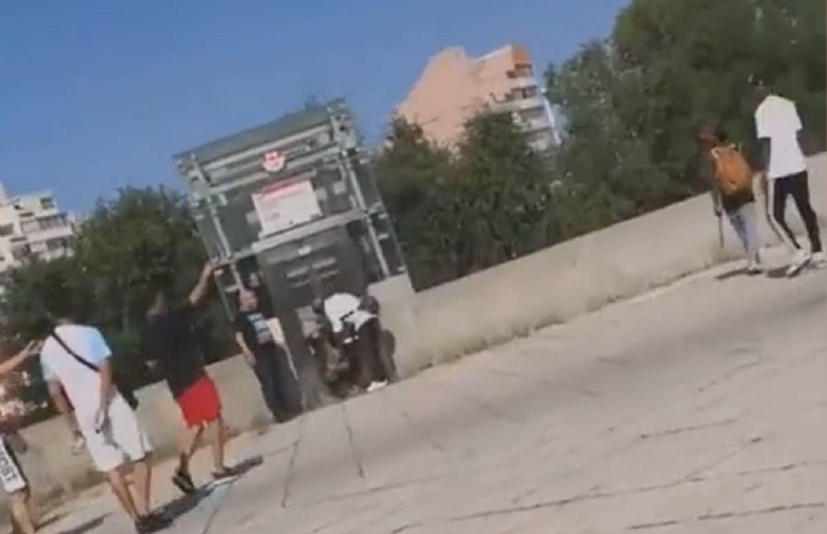 Nožem i šipkom napali prolaznike u Francuskoj: Ubijen mladić, devetero ranjenih