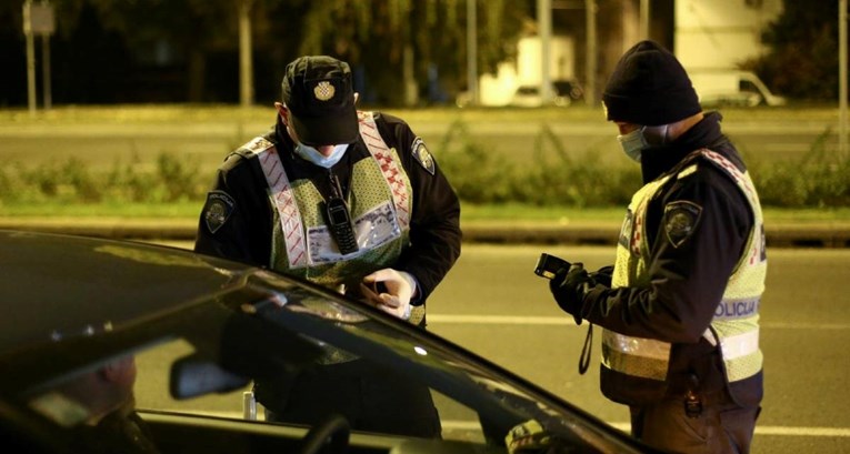 Gospićanin mrtav pijan vozio pod zabranom, bez prometne i vozačke